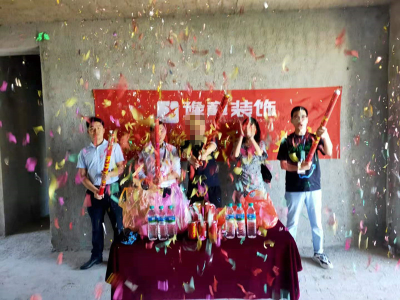 恭祝翠湖小區(qū)湯總愛家開工大吉！！